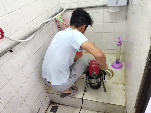 崆峒肥皂掉到马桶里把马桶堵住了怎么办？马桶堵住了怎么办